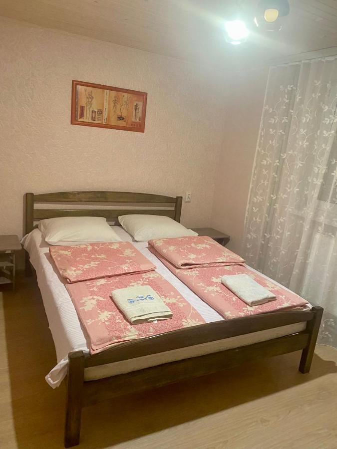 Pid Skeleyu Hotel Lazeshchyna Buitenkant foto