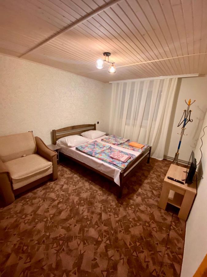 Pid Skeleyu Hotel Lazeshchyna Buitenkant foto