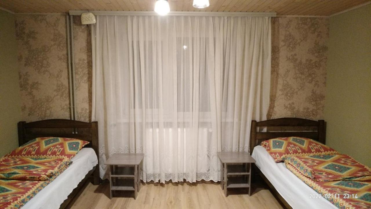 Pid Skeleyu Hotel Lazeshchyna Buitenkant foto