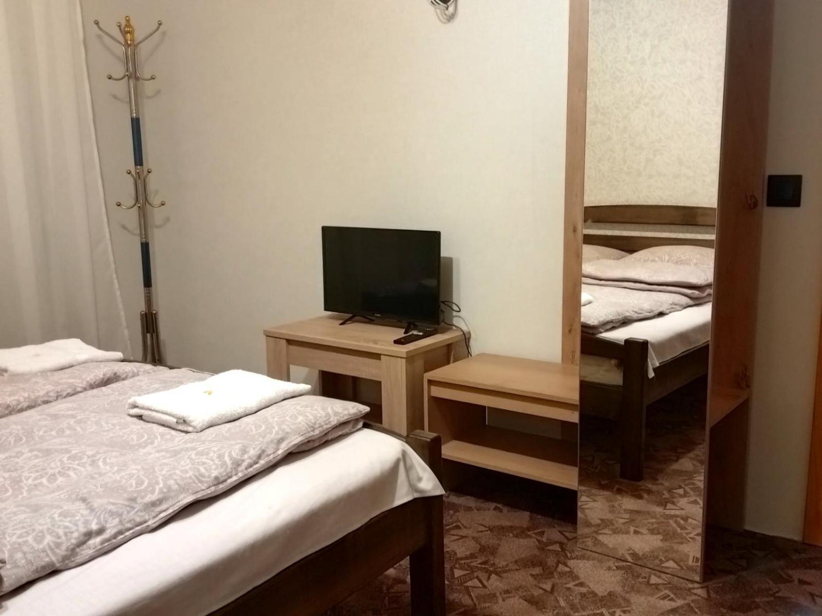 Pid Skeleyu Hotel Lazeshchyna Kamer foto
