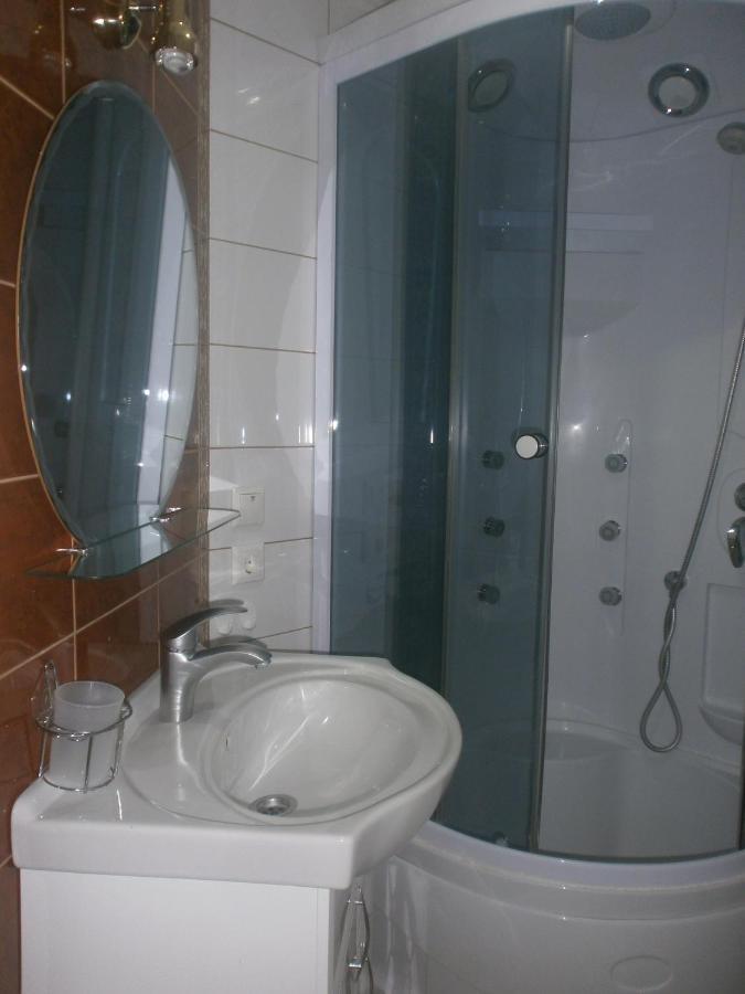 Pid Skeleyu Hotel Lazeshchyna Buitenkant foto