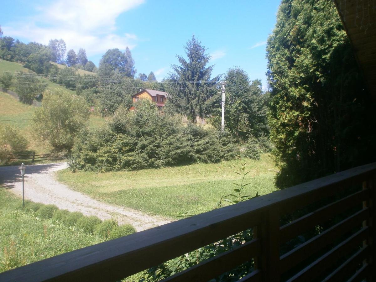 Pid Skeleyu Hotel Lazeshchyna Buitenkant foto