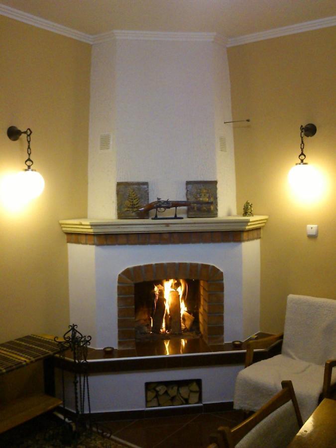 Pid Skeleyu Hotel Lazeshchyna Buitenkant foto