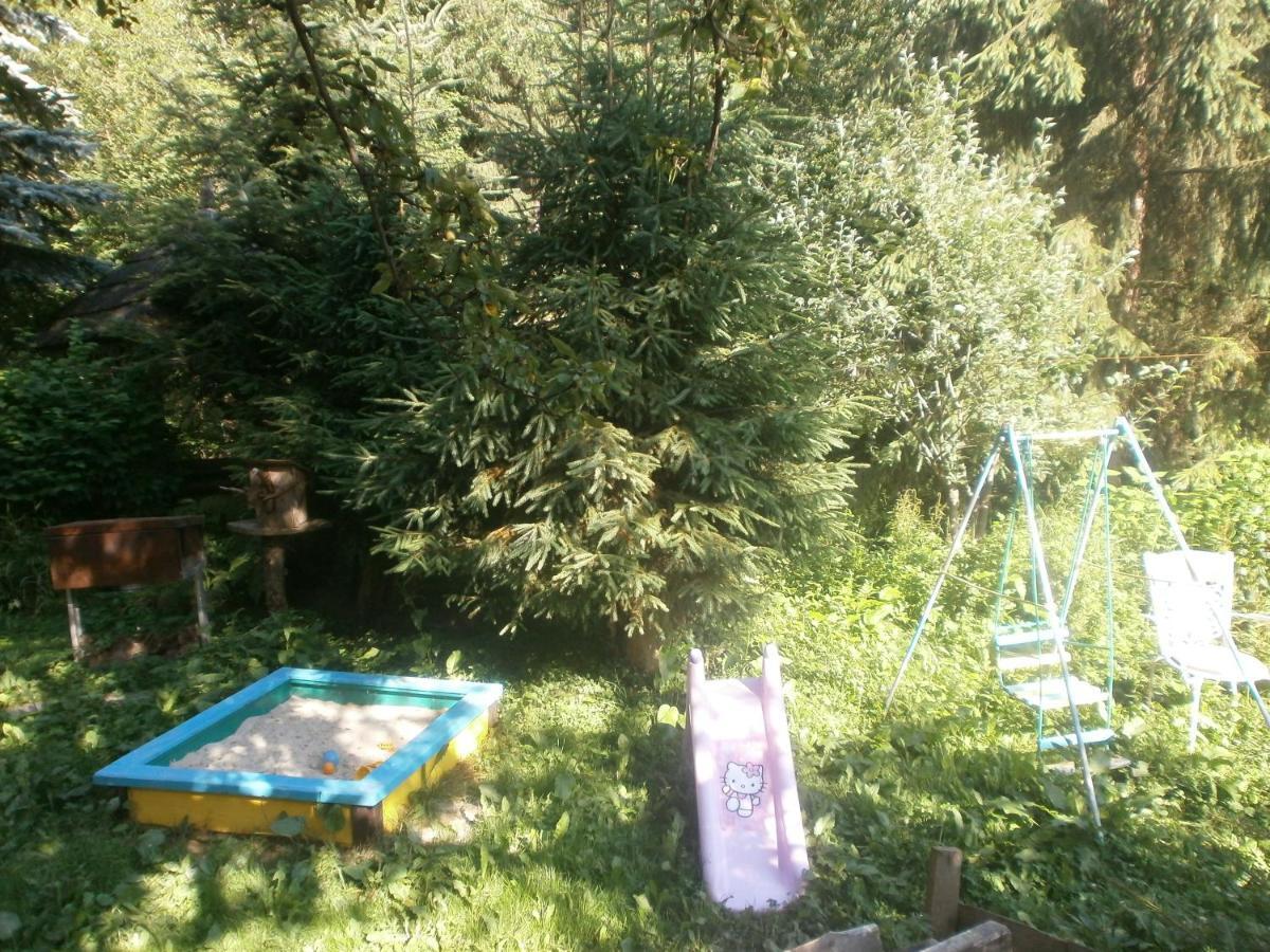 Pid Skeleyu Hotel Lazeshchyna Buitenkant foto